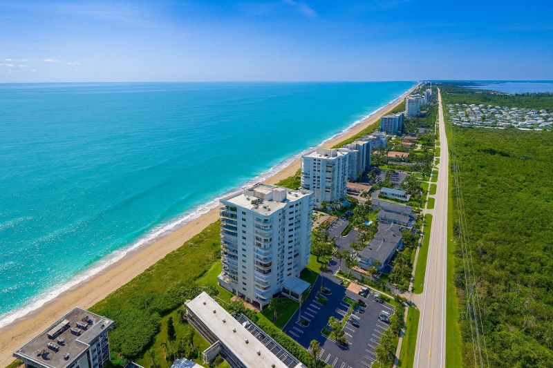 Local Christmas Lights Installation in Jensen Beach, FL