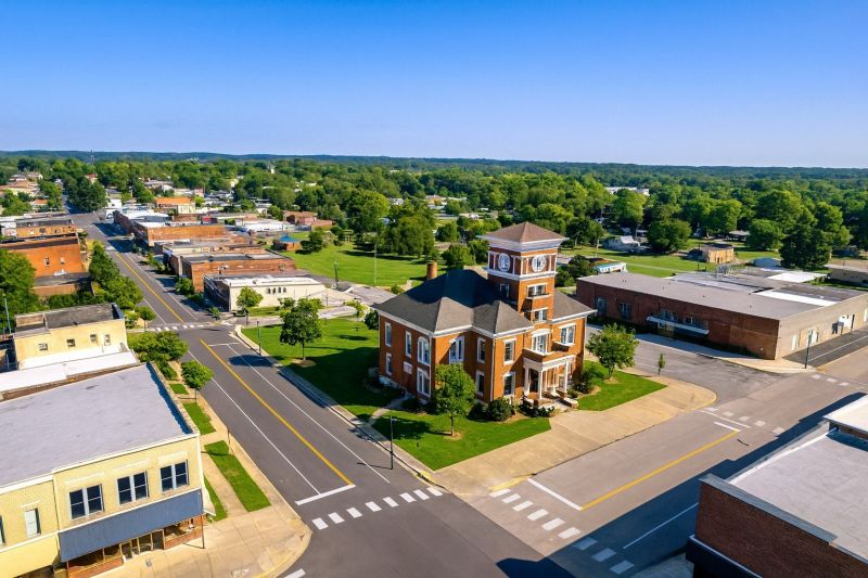Local Christmas Lights Installation in Madisonville, TN