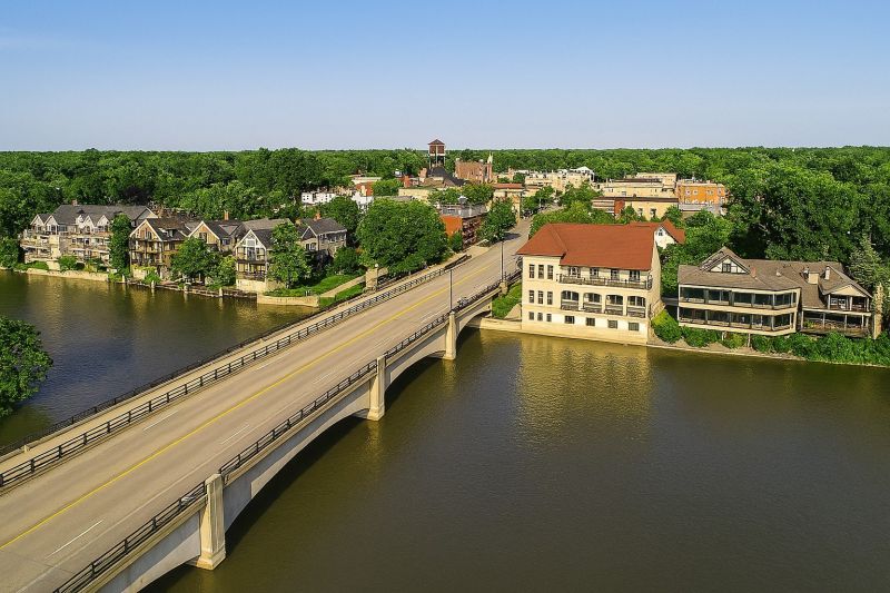 Local Christmas Lights Installation in Geneva, IL