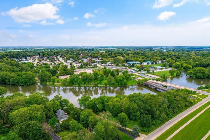 Local Christmas Lights Installation in Oswego, IL