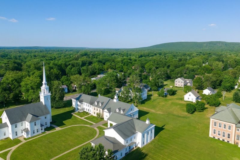 Local Holiday Lights Installation in Farmington, CT