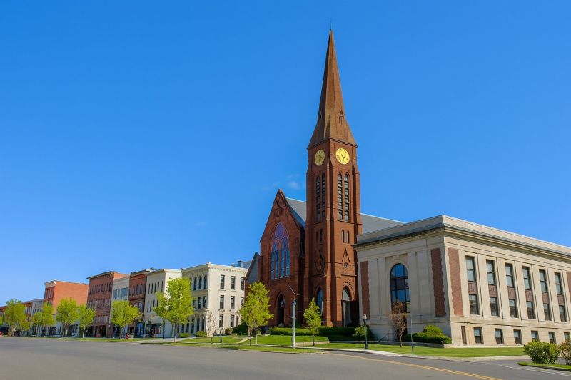 Local Holiday Lights Installation in Northampton, MA