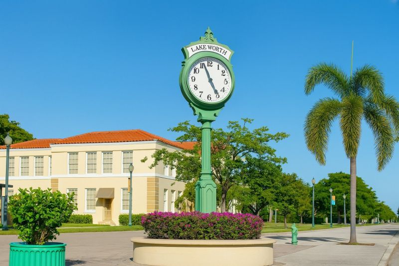 Local Holiday Lights Installation in Lake Worth, FL